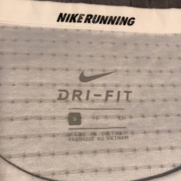 Nike Dri-Fit Running shirt - Picture 3 of 7